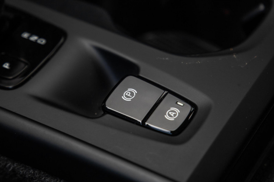 Volvo XC40 1.5 T4 Recharge Inscription AUTOMAAT / PLUG IN HYBRID / NAVI / STOELVERWARMING / CAMERA