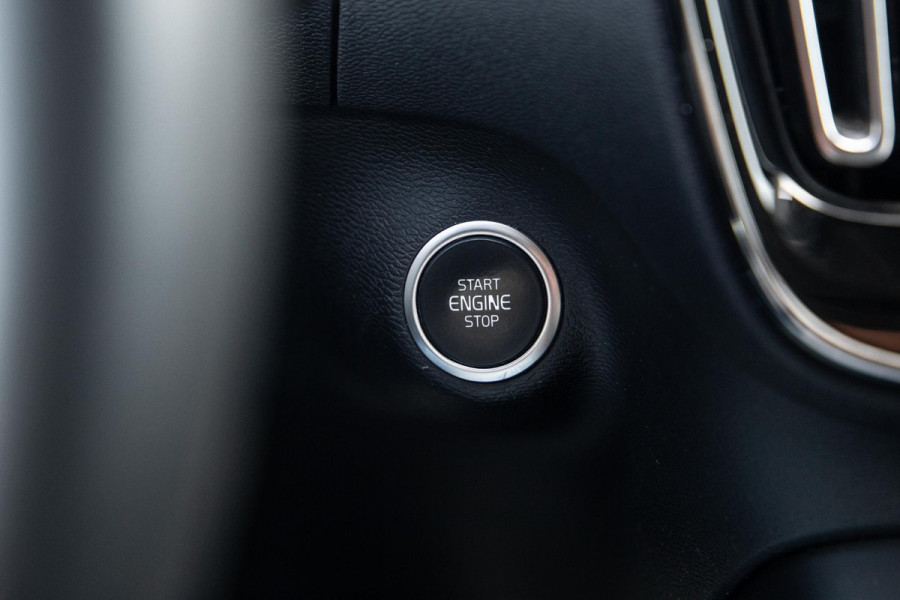 Volvo XC40 1.5 T4 Recharge Inscription AUTOMAAT / PLUG IN HYBRID / NAVI / STOELVERWARMING / CAMERA