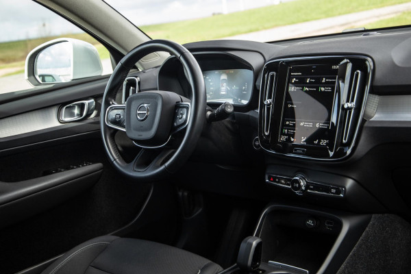 Volvo XC40 1.5 T4 Recharge Inscription AUTOMAAT / PLUG IN HYBRID / NAVI / STOELVERWARMING / CAMERA