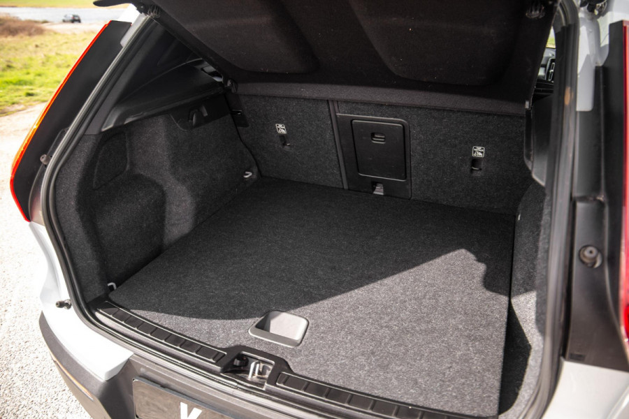 Volvo XC40 1.5 T4 Recharge Inscription AUTOMAAT / PLUG IN HYBRID / NAVI / STOELVERWARMING / CAMERA