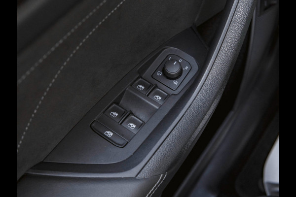 Škoda Kodiaq 1.5 TSI Sportline Business Panoramadak|Trekhaak|Stoelverwarming|Memory|Camera