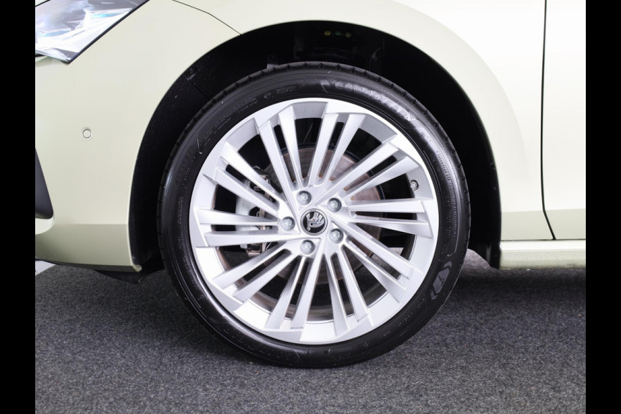 Škoda Superb First Edition Combi 1.5 TSI m-HEV 150pk DSG-7 | Panoramadak | Leder | Light & View |