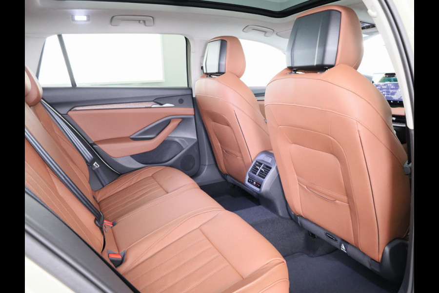 Škoda Superb First Edition Combi 1.5 TSI m-HEV 150pk DSG-7 | Panoramadak | Leder | Light & View |