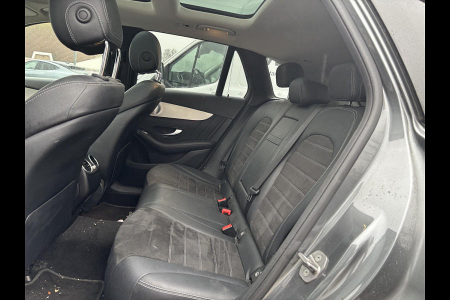 Mercedes-Benz GLC 300e 4MATIC AMG Line | Bellen voor bezichtiging | SCI | 320pk PHEV | Panormadak | Afneembare Trekhaak | Burmester Audio | Stoelverwarming |  Achteruitrijcamera