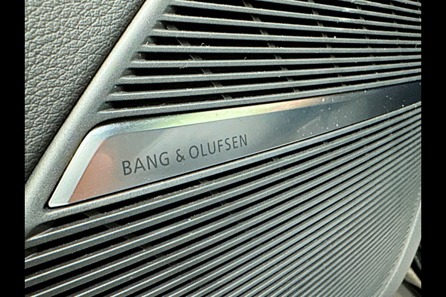 Audi Q8 60e 462PK Competition Plus | RS-Seats | Carbon | B&O | 360 Camera | ACC | Panorama | Nachtzicht | Valcona Leder | Trekhaak 3500kg | Head-Up | Luchtvering | Keyless-Entry |Tour-Pakket | Lane & Side assist | Bovag Garantie.