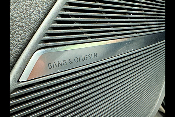 Audi Q8 60e 462PK Competition Plus | RS-Seats | Carbon | B&O | 360 Camera | ACC | Panorama | Nachtzicht | Valcona Leder | Trekhaak 3500kg | Head-Up | Luchtvering | Keyless-Entry |Tour-Pakket | Lane & Side assist | Bovag Garantie.