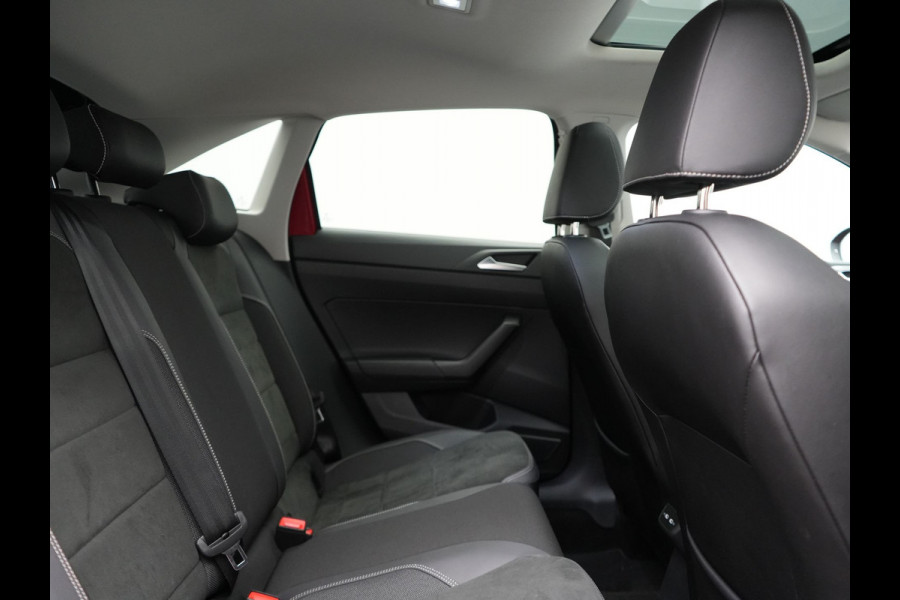 Volkswagen Taigo 1.0 TSI DSG Style 110pk Dealer O.H | Panodak | Camera | Adaptive Cruise | Alcantara Sportstoelen Verwarmd | IQ Light | IQ Drive | Keyless | Apple CarPlay | Navigatie | Virtual | DAB |