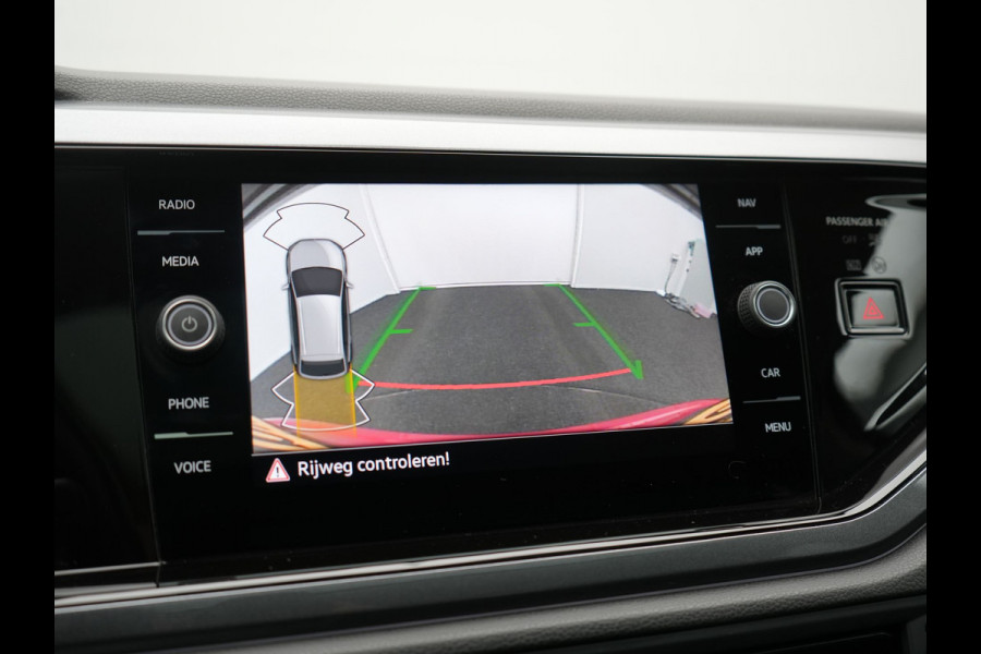 Volkswagen Taigo 1.0 TSI DSG Style 110pk Dealer O.H | Panodak | Camera | Adaptive Cruise | Alcantara Sportstoelen Verwarmd | IQ Light | IQ Drive | Keyless | Apple CarPlay | Navigatie | Virtual | DAB |