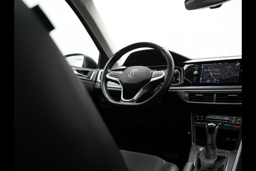 Volkswagen Taigo 1.0 TSI DSG Style 110pk Dealer O.H | Panodak | Camera | Adaptive Cruise | Alcantara Sportstoelen Verwarmd | IQ Light | IQ Drive | Keyless | Apple CarPlay | Navigatie | Virtual | DAB |