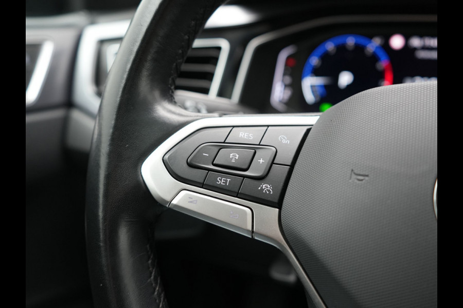 Volkswagen Taigo 1.0 TSI DSG Style 110pk Dealer O.H | Panodak | Camera | Adaptive Cruise | Alcantara Sportstoelen Verwarmd | IQ Light | IQ Drive | Keyless | Apple CarPlay | Navigatie | Virtual | DAB |