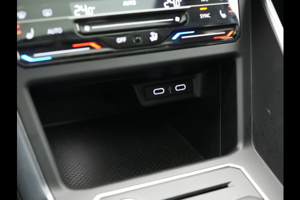 Volkswagen Taigo 1.0 TSI DSG Style 110pk Dealer O.H | Panodak | Camera | Adaptive Cruise | Alcantara Sportstoelen Verwarmd | IQ Light | IQ Drive | Keyless | Apple CarPlay | Navigatie | Virtual | DAB |