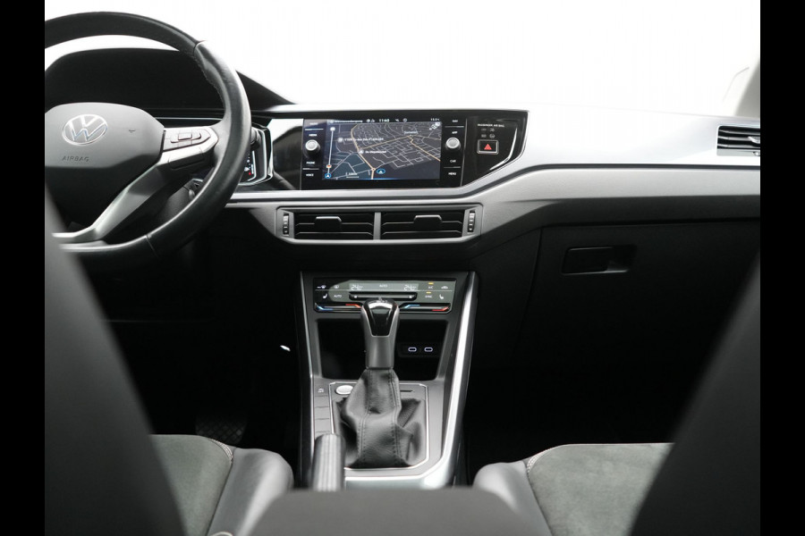 Volkswagen Taigo 1.0 TSI DSG Style 110pk Dealer O.H | Panodak | Camera | Adaptive Cruise | Alcantara Sportstoelen Verwarmd | IQ Light | IQ Drive | Keyless | Apple CarPlay | Navigatie | Virtual | DAB |