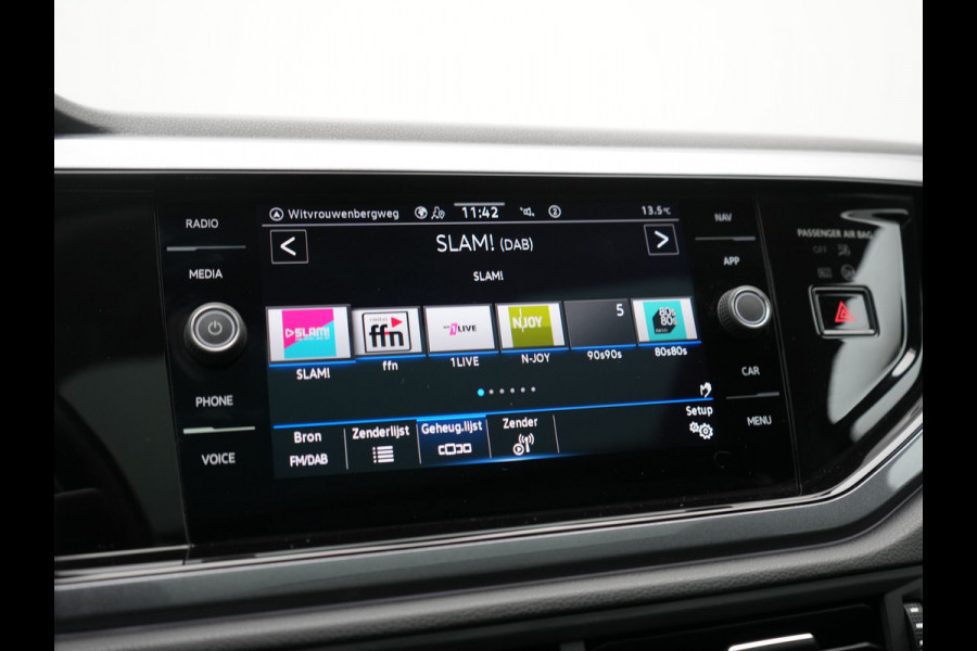 Volkswagen Taigo 1.0 TSI DSG Style 110pk Dealer O.H | Panodak | Camera | Adaptive Cruise | Alcantara Sportstoelen Verwarmd | IQ Light | IQ Drive | Keyless | Apple CarPlay | Navigatie | Virtual | DAB |