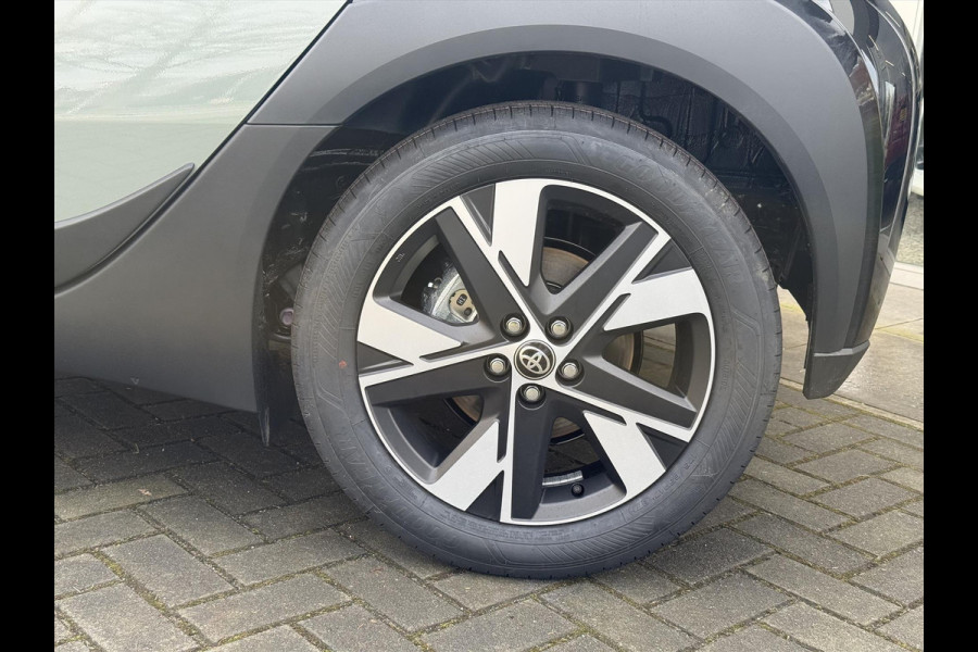 Toyota Aygo X 1.5 Hybrid Pulse Plus | Tarragon, Bi-Tone, Stoelverwarming, Climate control, Startknop, LED, 17 inch