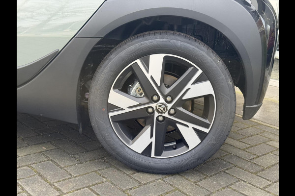 Toyota Aygo X 1.5 Hybrid Pulse Plus | Tarragon, Bi-Tone, Stoelverwarming, Climate control, Startknop, LED, 17 inch