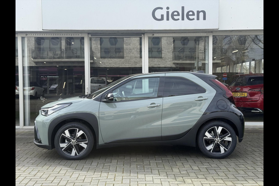 Toyota Aygo X 1.5 Hybrid Pulse Plus | Tarragon, Bi-Tone, Stoelverwarming, Climate control, Startknop, LED, 17 inch