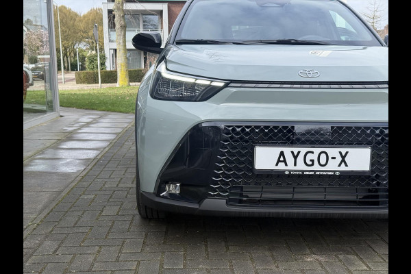 Toyota Aygo X 1.5 Hybrid Pulse Plus | Tarragon, Bi-Tone, Stoelverwarming, Climate control, Startknop, LED, 17 inch