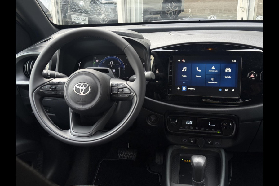 Toyota Aygo X 1.5 Hybrid Pulse Plus | Tarragon, Bi-Tone, Stoelverwarming, Climate control, Startknop, LED, 17 inch