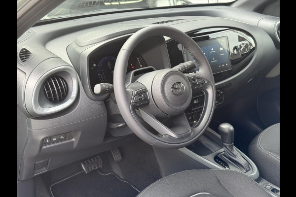 Toyota Aygo X 1.5 Hybrid Pulse Plus | Tarragon, Bi-Tone, Stoelverwarming, Climate control, Startknop, LED, 17 inch
