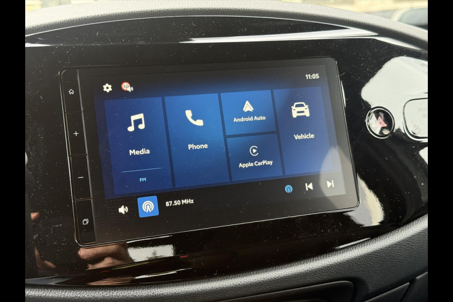 Toyota Aygo X 1.5 Hybrid Pulse Plus | Tarragon, Bi-Tone, Stoelverwarming, Climate control, Startknop, LED, 17 inch