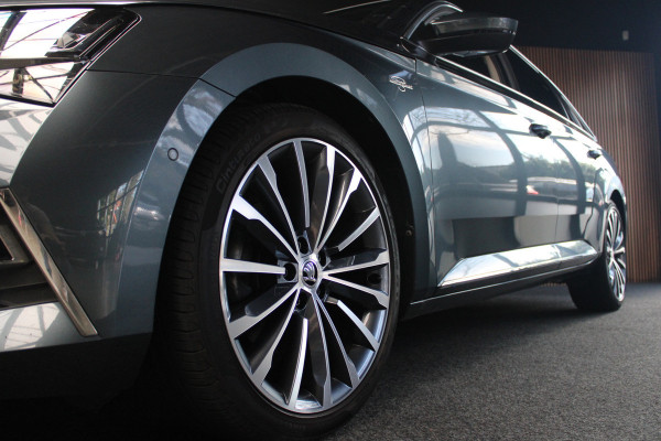 Škoda Superb Combi 2.0 TSI Laurin & Klement Navi Leer ACC Elektr. achterklep Stoelen elektr. met memory Elektr. trekhaak PDC 19" LM velgen BTW auto