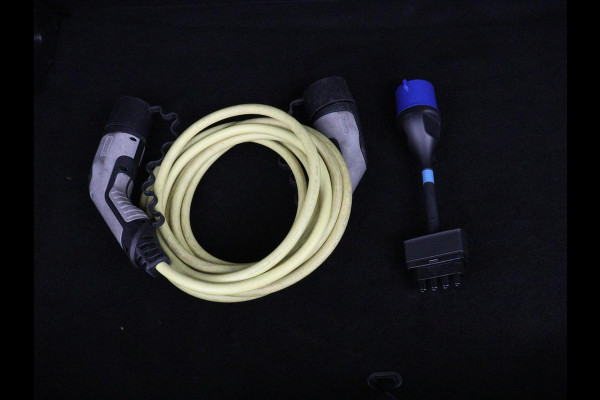 Opel Mokka-e Ultimate 50 kWh | SOH 90% | 3 Fase | Stoelverwarming | Leder/Alcantara | Warmtepomp | Adaptive cruise | Camera | Stuurverwarming | Carplay | Matrix LED | Navigatie | Park Assist