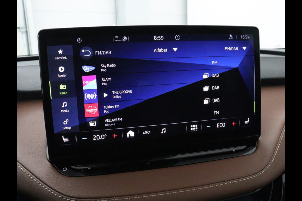 Škoda ENYAQ iV 80 | SOH 91% | Panoramadak | Trekhaak | Leder | Stoelverwarming | Camera | Sfeerverlichting | Navigatie | Carplay | Cruise control | Full LED | Keyless | Getint glas