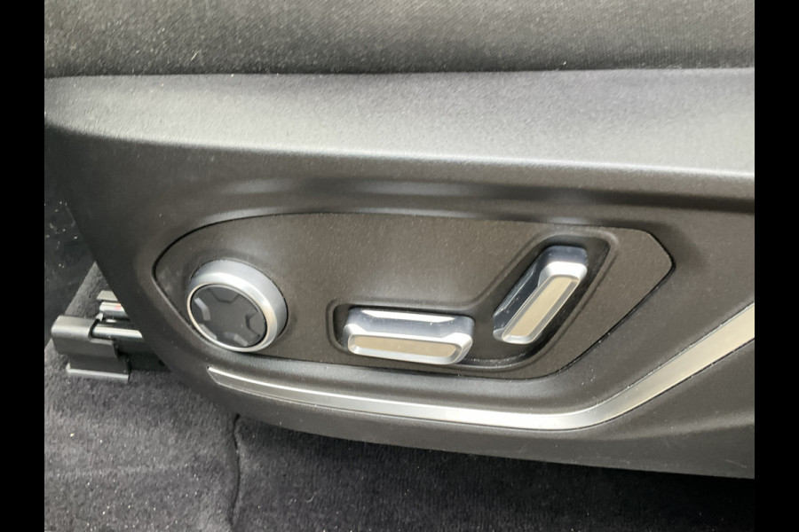 Lynk & Co 01 1.5 262pk Plug-in Carplay Adapt.Cruise Stoelverw Black