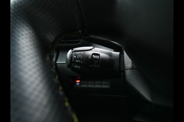 Peugeot e-2008 EV GT 50 kWh {SOH-91%} Aut. *DIGI-COCKPIT | FULL-LED | BLIS | KEYLESS | LEATHER-FABRIC | CAMERA | CARPLAY | CCS-FASTLOADER | DAB+ | NAVI-FULLMAP | ECC | PDC | SPORT-SEATS | AMBIENT-LIGHT | PRIVACY-GLASS | 17''ALU*