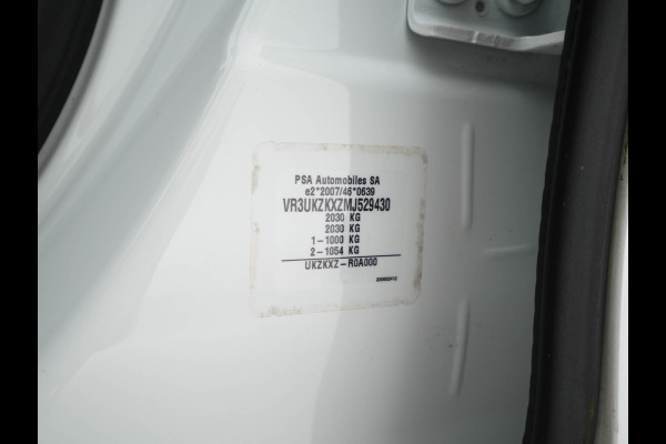 Peugeot e-2008 EV GT 50 kWh {SOH-91%} Aut. *DIGI-COCKPIT | FULL-LED | BLIS | KEYLESS | LEATHER-FABRIC | CAMERA | CARPLAY | CCS-FASTLOADER | DAB+ | NAVI-FULLMAP | ECC | PDC | SPORT-SEATS | AMBIENT-LIGHT | PRIVACY-GLASS | 17''ALU*