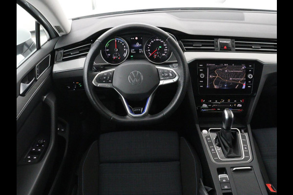 Volkswagen Passat 1.4 TSI PHEV GTE | Stoelverwarming | Trekhaak | Massage | 360 Camera | Stuurverwarming | Adaptive cruise | Matrix LED | Carplay | Navigatie | Parkeerhulp | Plug In