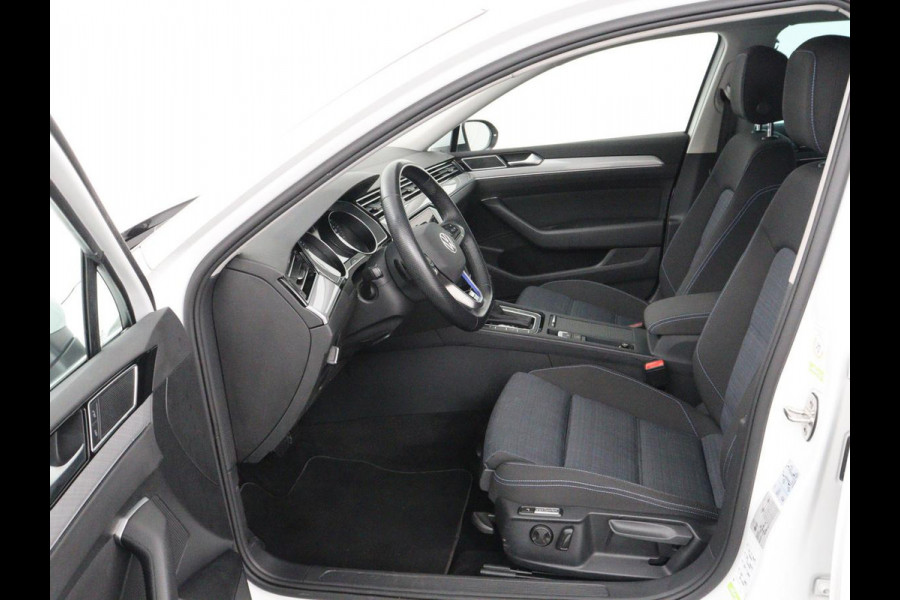 Volkswagen Passat 1.4 TSI PHEV GTE | Stoelverwarming | Trekhaak | Massage | 360 Camera | Stuurverwarming | Adaptive cruise | Matrix LED | Carplay | Navigatie | Parkeerhulp | Plug In