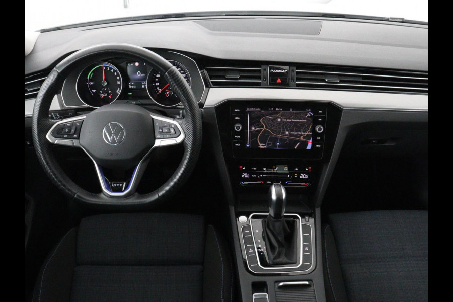 Volkswagen Passat 1.4 TSI PHEV GTE | Stoelverwarming | Trekhaak | Massage | 360 Camera | Stuurverwarming | Adaptive cruise | Matrix LED | Carplay | Navigatie | Parkeerhulp | Plug In