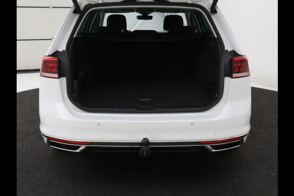 Volkswagen Passat 1.4 TSI PHEV GTE | Stoelverwarming | Trekhaak | Massage | 360 Camera | Stuurverwarming | Adaptive cruise | Matrix LED | Carplay | Navigatie | Parkeerhulp | Plug In