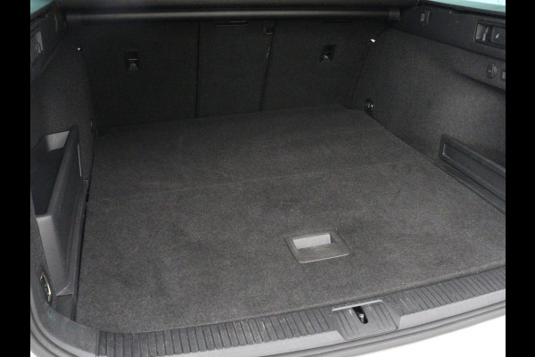 Volkswagen Passat 1.4 TSI PHEV GTE | Stoelverwarming | Trekhaak | Massage | 360 Camera | Stuurverwarming | Adaptive cruise | Matrix LED | Carplay | Navigatie | Parkeerhulp | Plug In