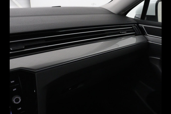 Volkswagen Passat 1.4 TSI PHEV GTE | Stoelverwarming | Trekhaak | Massage | 360 Camera | Stuurverwarming | Adaptive cruise | Matrix LED | Carplay | Navigatie | Parkeerhulp | Plug In