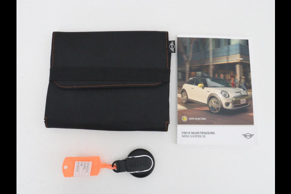 MINI Mini Electric Charged 33 kWh | Leder | Stoelverwarming | Head-Up | Camera | Carplay | Harman/Kardon | Full LED | Navigatie | Climate control | Bluetooth | Cruise control | Parkeerhulp