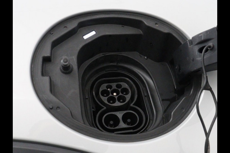 MINI Mini Electric Charged 33 kWh | Leder | Stoelverwarming | Head-Up | Camera | Carplay | Harman/Kardon | Full LED | Navigatie | Climate control | Bluetooth | Cruise control | Parkeerhulp