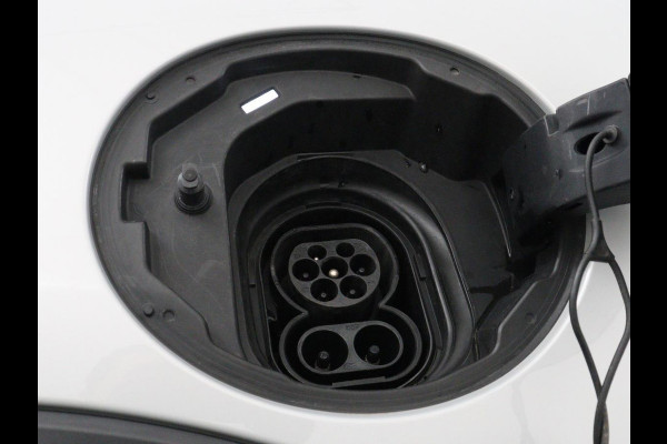 MINI Mini Electric Charged 33 kWh | Leder | Stoelverwarming | Head-Up | Camera | Carplay | Harman/Kardon | Full LED | Navigatie | Climate control | Bluetooth | Cruise control | Parkeerhulp