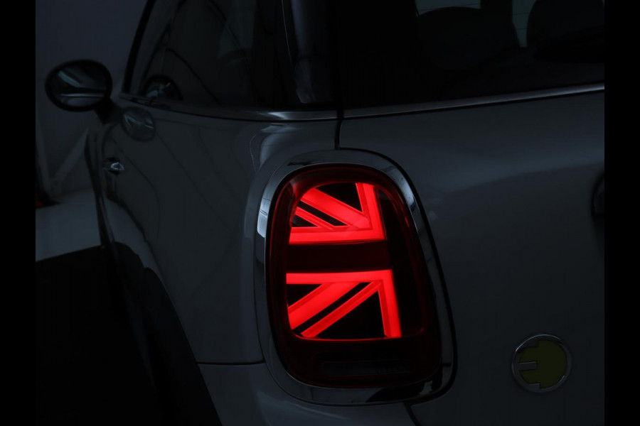 MINI Mini Electric Charged 33 kWh | Leder | Stoelverwarming | Head-Up | Camera | Carplay | Harman/Kardon | Full LED | Navigatie | Climate control | Bluetooth | Cruise control | Parkeerhulp