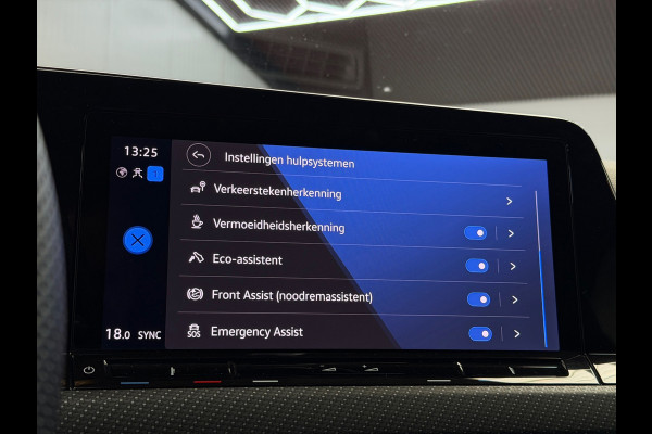Volkswagen Golf 1.5 eTSI 3x R-Line CarPlay Camera