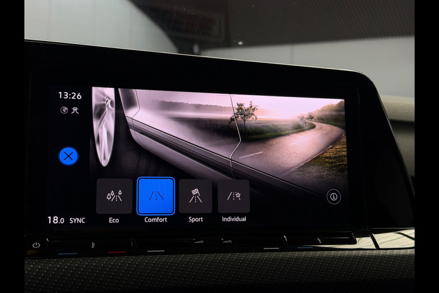 Volkswagen Golf 1.5 eTSI 3x R-Line CarPlay Camera