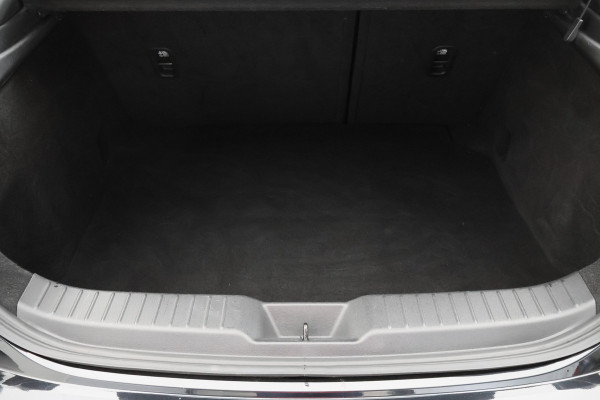 Mazda 3 2.0 e-SkyActiv-X M Hybrid 186 Comfort Camera, Head-Up, ACC, Apple Carplay, Stuur-/Stoelverw., Trekhaak