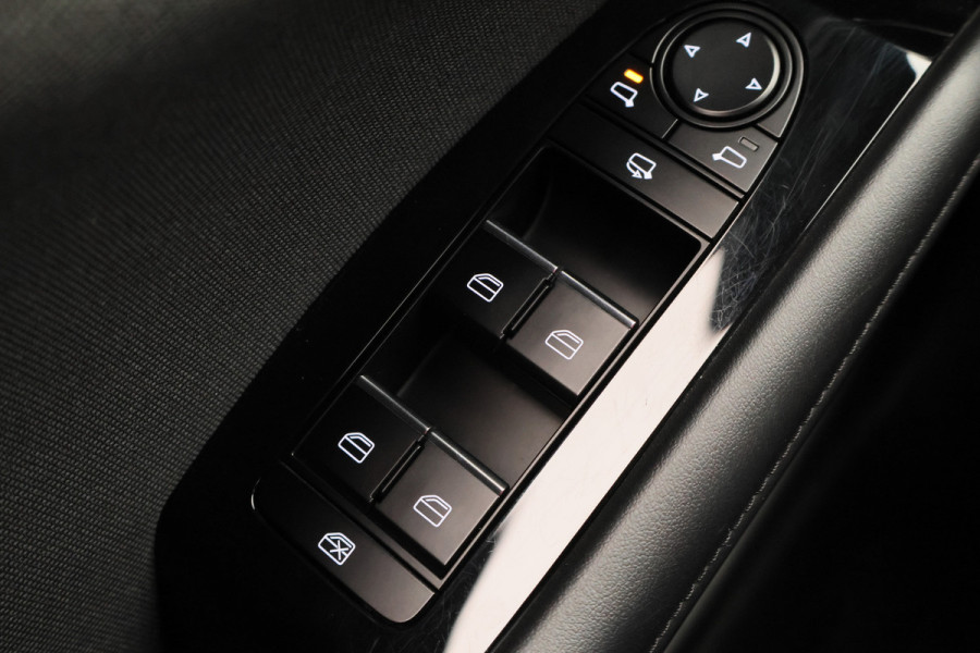 Mazda 3 2.0 e-SkyActiv-X M Hybrid 186 Comfort Camera, Head-Up, ACC, Apple Carplay, Stuur-/Stoelverw., Trekhaak