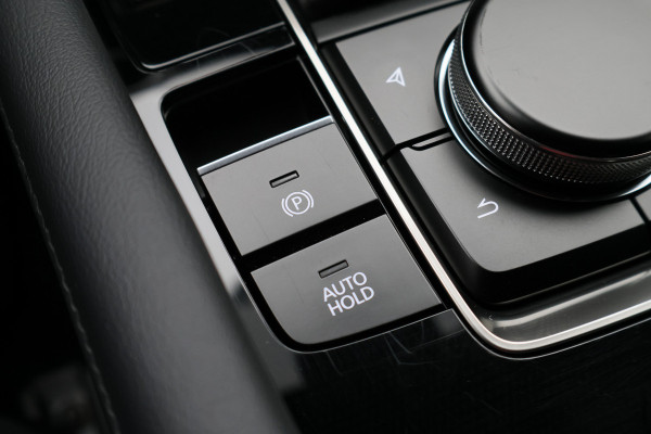 Mazda 3 2.0 e-SkyActiv-X M Hybrid 186 Comfort Camera, Head-Up, ACC, Apple Carplay, Stuur-/Stoelverw., Trekhaak