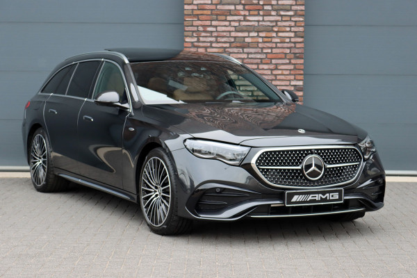 Mercedes-Benz E-Klasse Estate 300 e AMG Line | Luchtvering | Hyperscreen | Stoelventilatie | Distronic+ | Massage | Digital Light | Trekhaak | Surround Camera | Nappa Leder | Burmester | Keyless Go | Vlakkenverwarming |