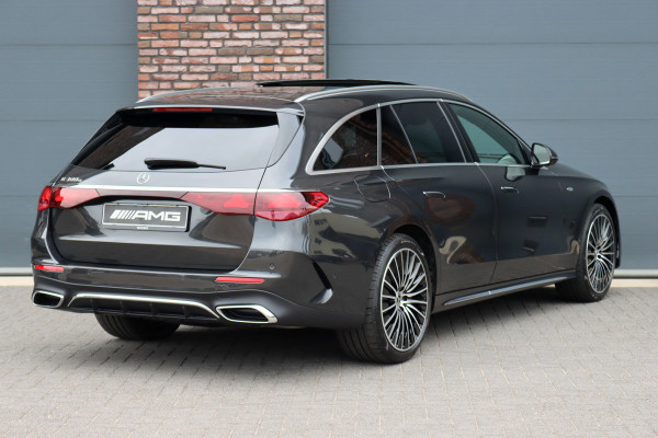 Mercedes-Benz E-Klasse Estate 300 e AMG Line | Luchtvering | Hyperscreen | Stoelventilatie | Distronic+ | Massage | Digital Light | Trekhaak | Surround Camera | Nappa Leder | Burmester | Keyless Go | Vlakkenverwarming |
