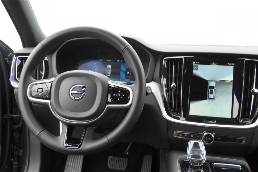 Volvo V60 T6 350PK Automaat AWD Plus Dark / Adaptive cruise control / Elektrische stoelen / Harman Kardon audio / Trekhaak / Pilot assist / BLIS / Stoel en stuur verwarming / Elektrische achterklep / Parkeersensoren met 360 camera / Google infotainment