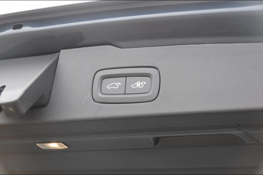 Volvo V60 T6 350PK Automaat AWD Plus Dark / Adaptive cruise control / Elektrische stoelen / Harman Kardon audio / Trekhaak / Pilot assist / BLIS / Stoel en stuur verwarming / Elektrische achterklep / Parkeersensoren met 360 camera / Google infotainment