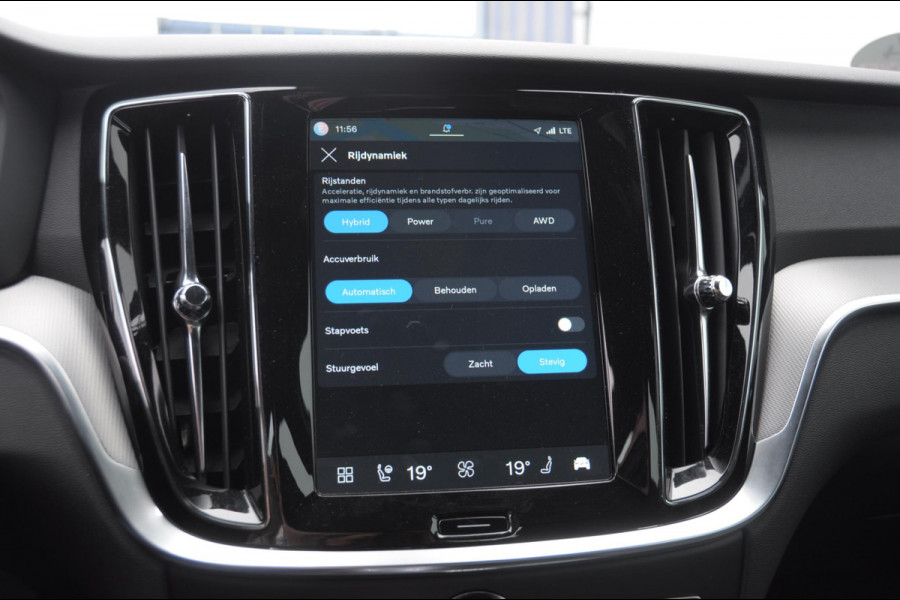 Volvo V60 T6 350PK Automaat AWD Plus Dark / Adaptive cruise control / Elektrische stoelen / Harman Kardon audio / Trekhaak / Pilot assist / BLIS / Stoel en stuur verwarming / Elektrische achterklep / Parkeersensoren met 360 camera / Google infotainment